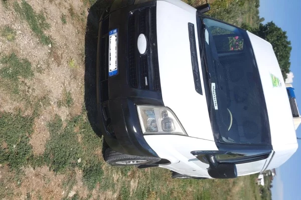 Makina ne shitje ne Tirane, Ford, 2008 Diesel,Kambio Manual Pagesa 4,500  Euro.
