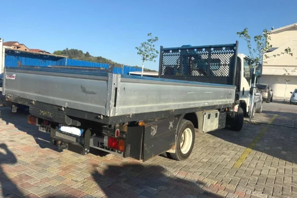 Makina ne shitje ne Tirane, Isuzu, 2018 Diesel,Kambio Manual Pagesa 37,000  Euro.