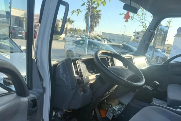 Makina ne shitje ne Tirane, Isuzu, 2018 Diesel,Kambio Manual Pagesa 37,000  Euro.