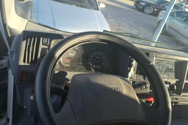 Makina ne shitje ne Tirane, Isuzu, 2018 Diesel,Kambio Manual Pagesa 37,000  Euro.