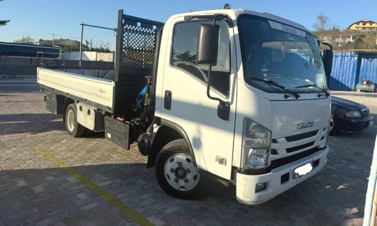 Makina ne shitje ne Tirane, Isuzu, 2018 Diesel,Kambio Manual Pagesa 37,000  Euro.