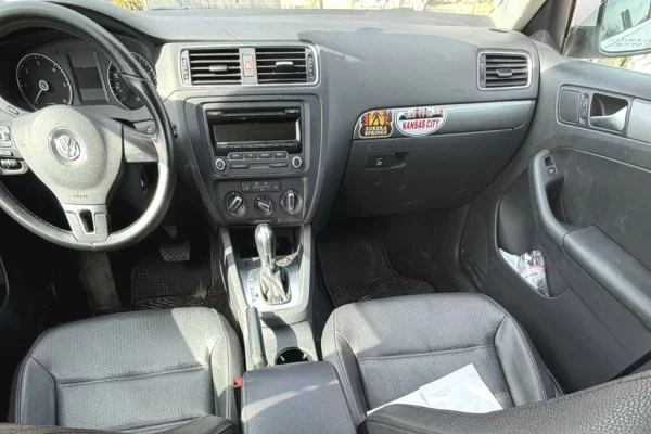 Makina ne shitje ne Tirane, Volkswagen, 2012 Diesel,Kambio Automatik Pagesa 5,000  Euro.