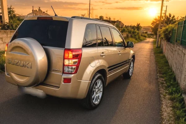 Makina ne shitje ne Tirane, Suzuki, 2009 Benzine,Kambio Automatik Pagesa 5,800  Euro.
