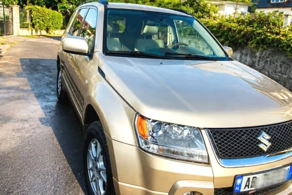 Makina ne shitje ne Tirane, Suzuki, 2009 Benzine,Kambio Automatik Pagesa 5,800  Euro.