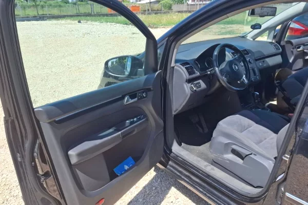 Auto in Vendita a Tirana, Volkswagen, 2011 Diesel,Kambio Automatik Pagamento 6,800  Euro.