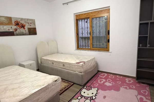 Shtepi me qera Shtepi Private ne Tirane, 2+1, Mobilimi E mobiluar, Pagesa 500  Euro.