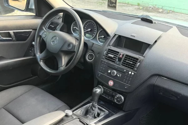 Makina ne shitje ne Fier, Mercedes-Benz, 2011 Benzine,Kambio Manual Pagesa 4,000  Euro.