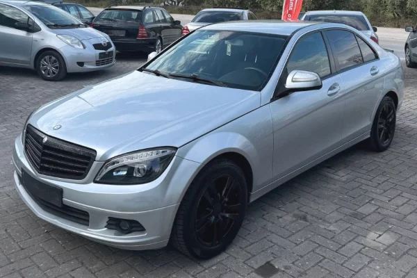 Makina ne shitje ne Fier - 4,000 Euro