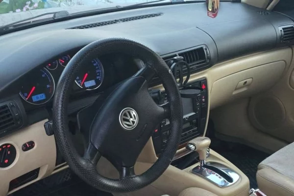 Makina ne shitje ne Tirane, Volkswagen, 2001 Diesel,Kambio Automatik Pagesa 2,000  Euro.