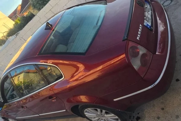 Makina ne shitje ne Tirane, Volkswagen, 2001 Diesel,Kambio Automatik Pagesa 2,000  Euro.