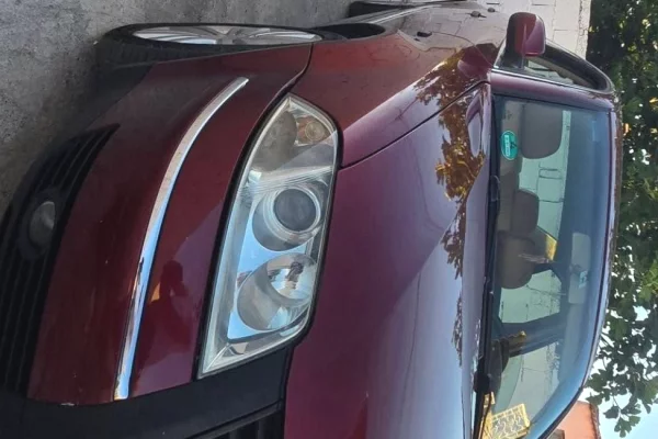Makina ne shitje ne Tirane, Volkswagen, 2001 Diesel,Kambio Automatik Pagesa 2,000  Euro.