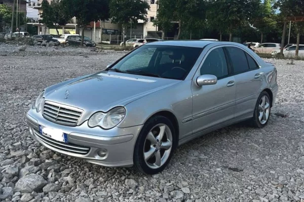Makina ne shitje ne Durres - 4,000 Euro