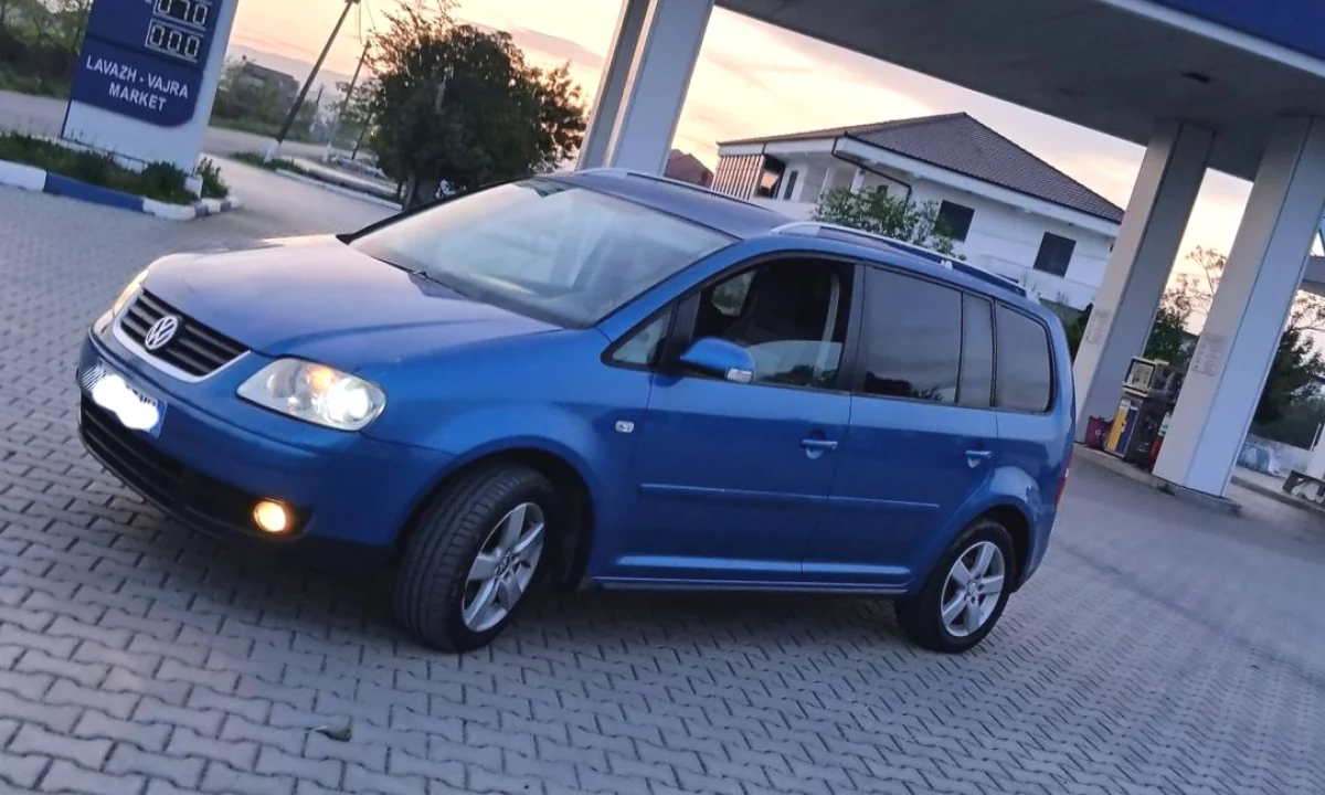Makina ne shitje ne Durres, Volkswagen, 2006 Diesel,Kambio Automatik Pagesa 3,700  Euro.