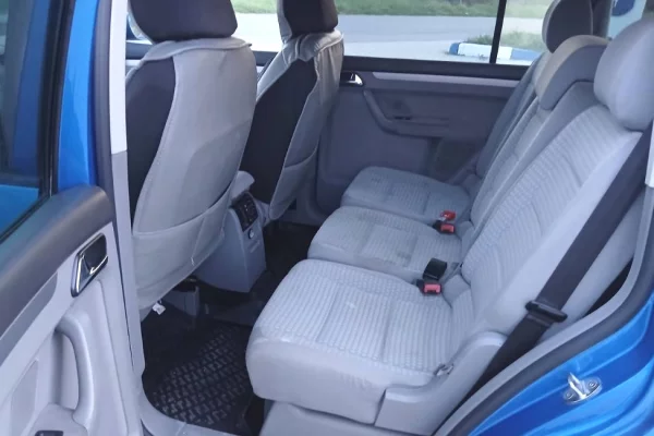 Makina ne shitje ne Durres, Volkswagen, 2006 Diesel,Kambio Automatik Pagesa 3,700  Euro.