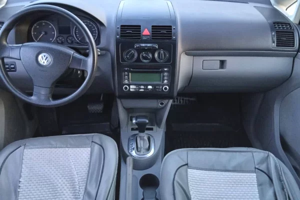 Makina ne shitje ne Durres, Volkswagen, 2006 Diesel,Kambio Automatik Pagesa 3,700  Euro.