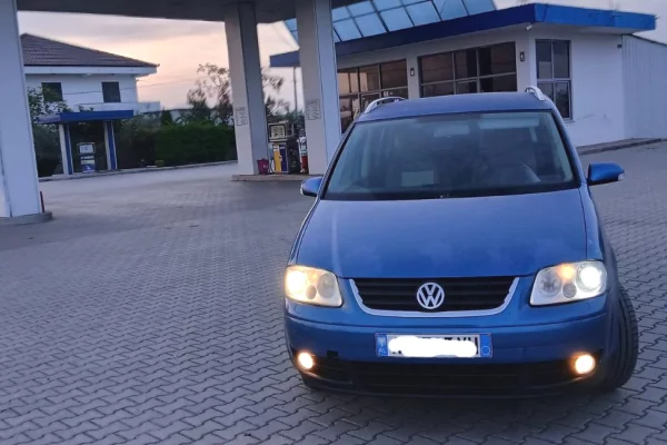 Makina ne shitje ne Durres, Volkswagen, 2006 Diesel,Kambio Automatik Pagesa 3,700  Euro.