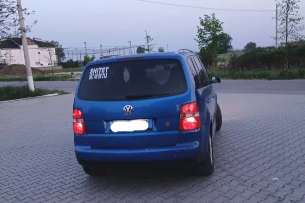 Makina ne shitje ne Durres, Volkswagen, 2006 Diesel,Kambio Automatik Pagesa 3,700  Euro.