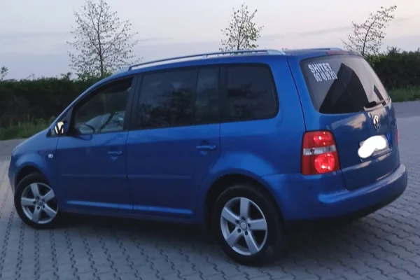 Makina ne shitje ne Durres, Volkswagen, 2006 Diesel,Kambio Automatik Pagesa 3,700  Euro.