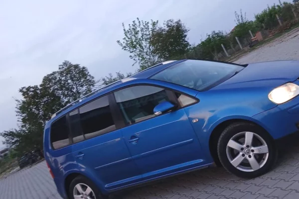 Makina ne shitje ne Durres, Volkswagen, 2006 Diesel,Kambio Automatik Pagesa 3,700  Euro.