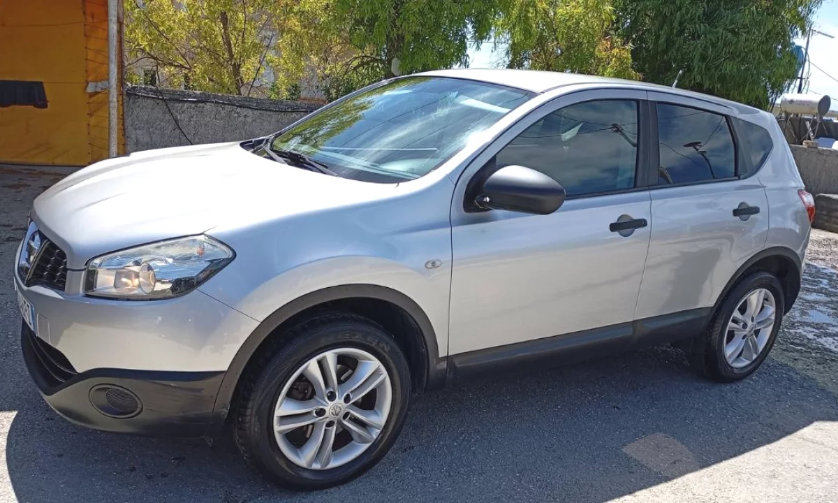 Makina ne shitje ne Fier, Nissan, 2011 gasoline-gas,Kambio Manual Pagesa 5,500  Euro.