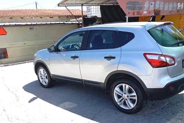 Makina ne shitje ne Fier, Nissan, 2011 gasoline-gas,Kambio Manual Pagesa 5,500  Euro.