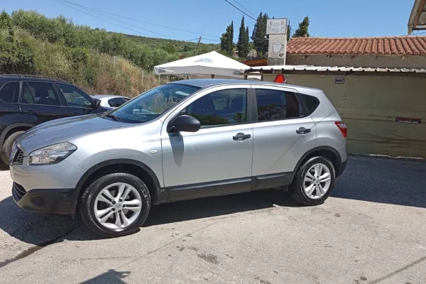 Makina ne shitje ne Fier, Nissan, 2011 gasoline-gas,Kambio Manual Pagesa 5,500  Euro.