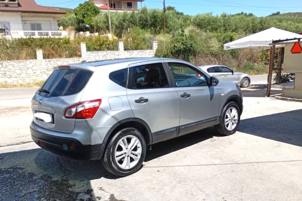 Makina ne shitje ne Fier, Nissan, 2011 gasoline-gas,Kambio Manual Pagesa 5,500  Euro.