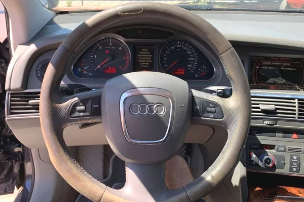 Makina ne shitje ne Tirane, Audi, 2007 Diesel,Kambio Automatik Pagesa 250,000  Leke.