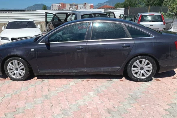 Makina ne shitje ne Tirane, Audi, 2007 Diesel,Kambio Automatik Pagesa 250,000  Leke.
