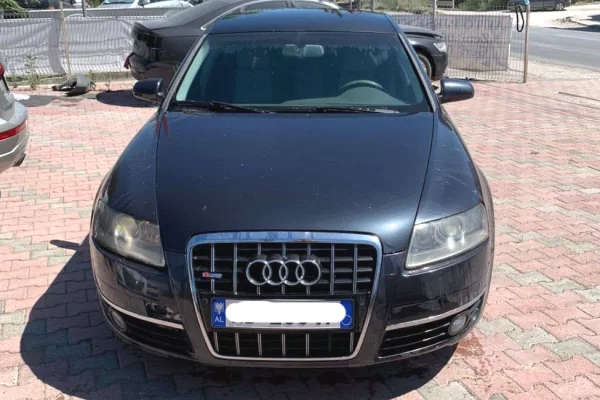 Makina ne shitje ne Tirane - 250,000 Leke