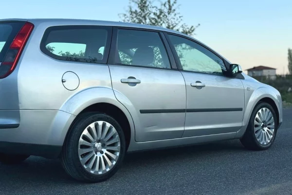 Makina ne shitje ne Elbasan, Ford, 2007 Diesel,Kambio Manual Pagesa 2,800  Euro.