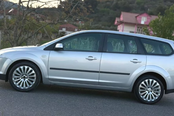 Makina ne shitje ne Elbasan, Ford, 2007 Diesel,Kambio Manual Pagesa 2,800  Euro.