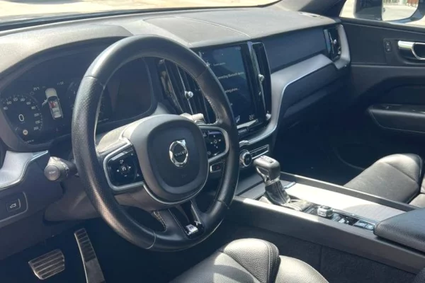 Makina ne shitje ne Durres, Volvo, 2019 Diesel,Kambio Automatik Pagesa 22,000  Euro.