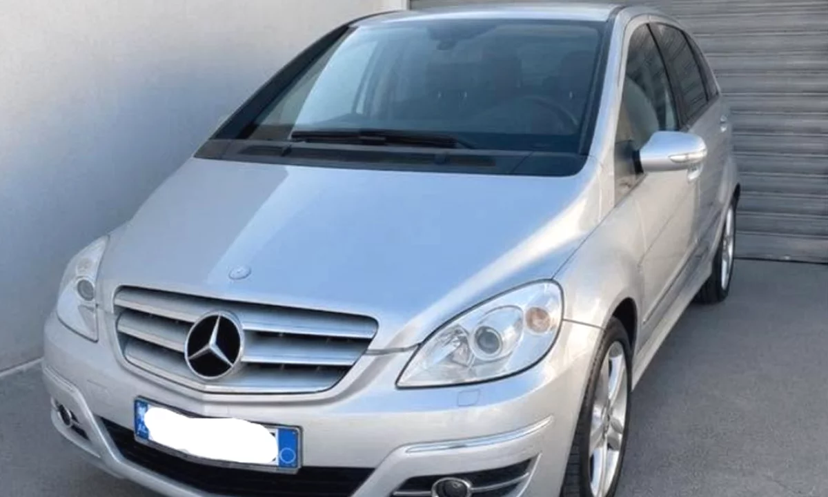 Makina ne shitje ne Fier, Mercedes-Benz, 2006 Diesel,Kambio Automatik Pagesa 3,400  Euro.
