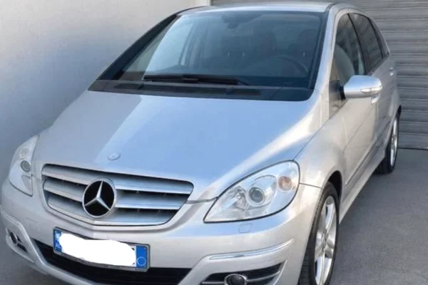 Makina ne shitje ne Fier - 3,400 Euro