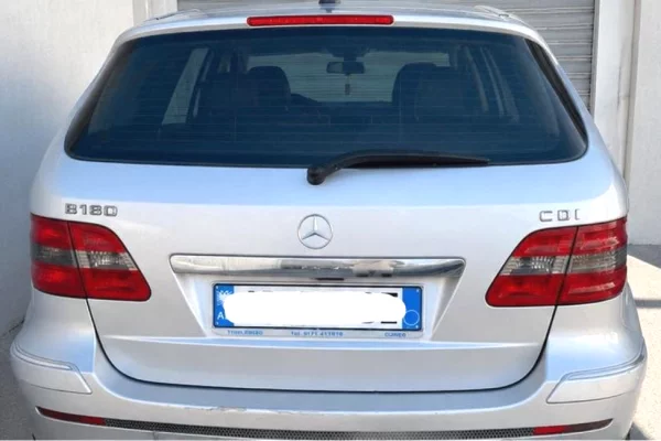 Makina ne shitje ne Fier, Mercedes-Benz, 2006 Diesel,Kambio Automatik Pagesa 3,400  Euro.