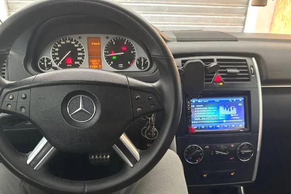 Makina ne shitje ne Fier, Mercedes-Benz, 2006 Diesel,Kambio Automatik Pagesa 3,400  Euro.