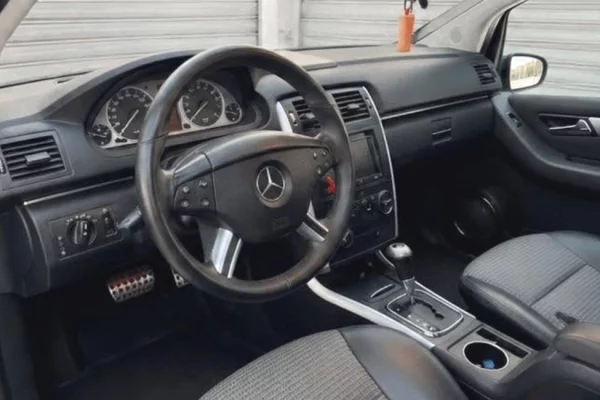 Makina ne shitje ne Fier, Mercedes-Benz, 2006 Diesel,Kambio Automatik Pagesa 3,400  Euro.