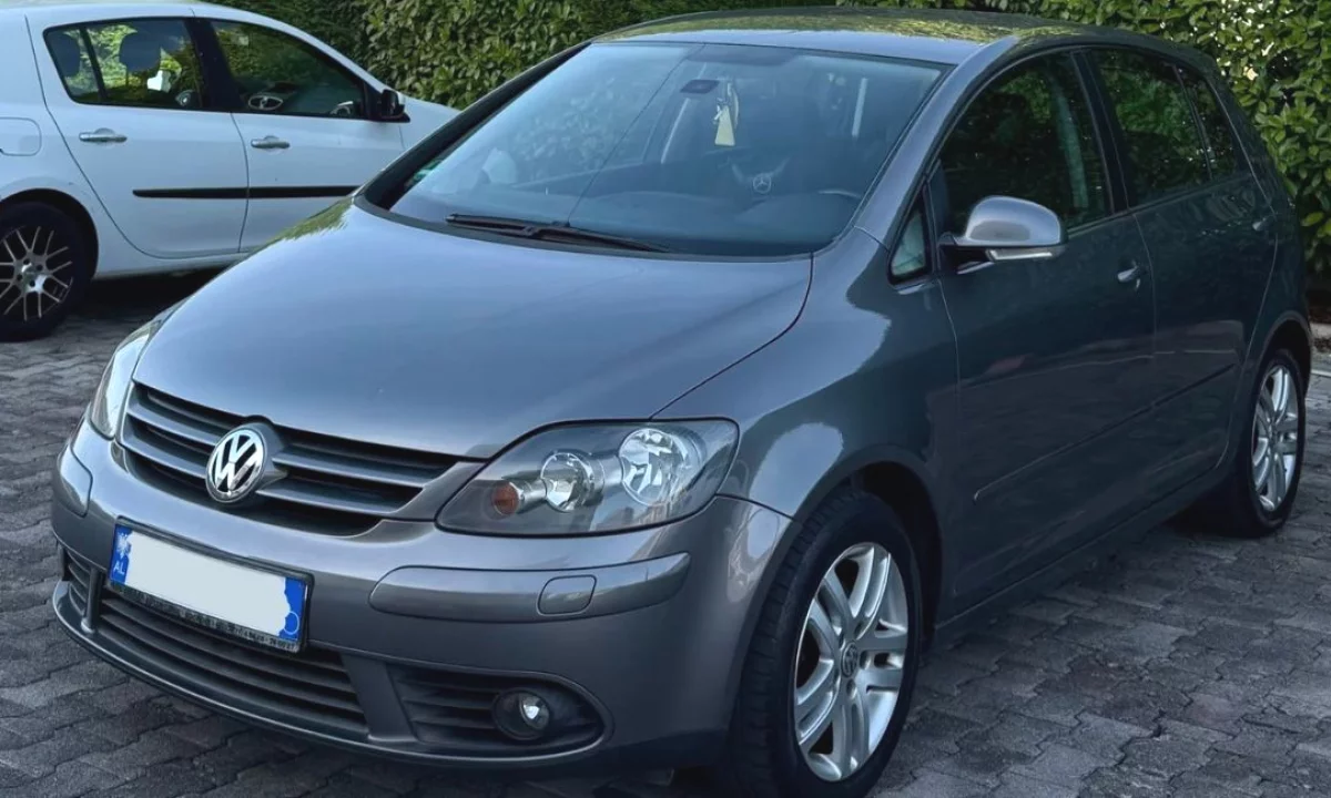 Makina ne shitje ne Tirane, Volkswagen, 2008 Diesel,Kambio Automatik Pagesa 4,500  Euro.