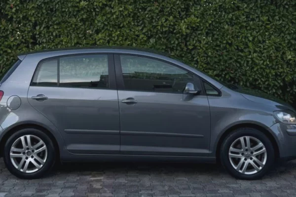 Makina ne shitje ne Tirane, Volkswagen, 2008 Diesel,Kambio Automatik Pagesa 4,500  Euro.