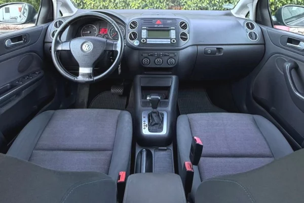 Makina ne shitje ne Tirane, Volkswagen, 2008 Diesel,Kambio Automatik Pagesa 4,500  Euro.