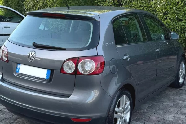 Makina ne shitje ne Tirane, Volkswagen, 2008 Diesel,Kambio Automatik Pagesa 4,500  Euro.
