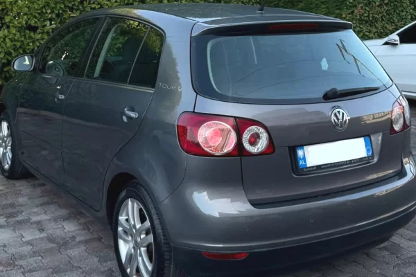 Makina ne shitje ne Tirane, Volkswagen, 2008 Diesel,Kambio Automatik Pagesa 4,500  Euro.