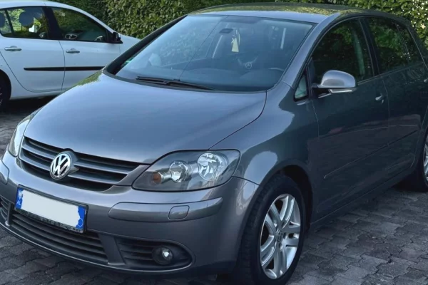 Makina ne shitje ne Tirane - 4,500 Euro