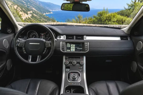 Makina ne shitje ne Tirane, Rover, 2015 Benzine,Kambio Automatik Pagesa 12,500  Euro.