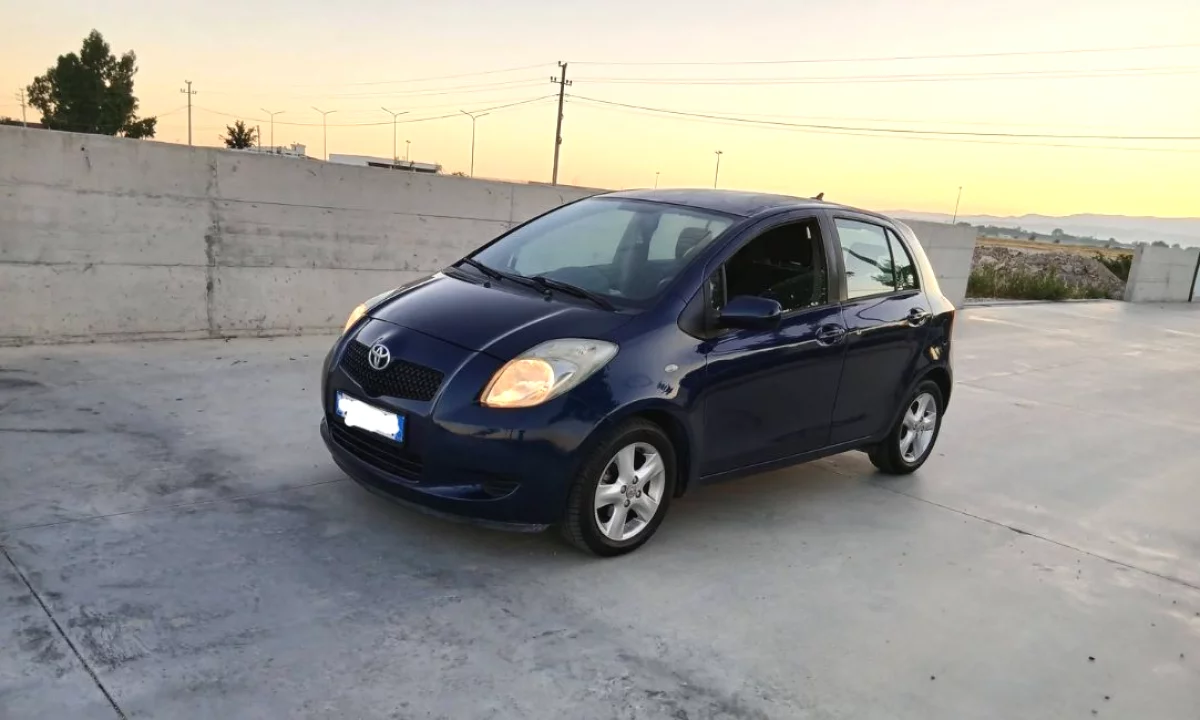 Makina ne shitje ne Durres, Toyota, 2006 Diesel,Kambio Automatik Pagesa 4,300  Euro.