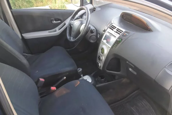 Makina ne shitje ne Durres, Toyota, 2006 Diesel,Kambio Automatik Pagesa 4,300  Euro.