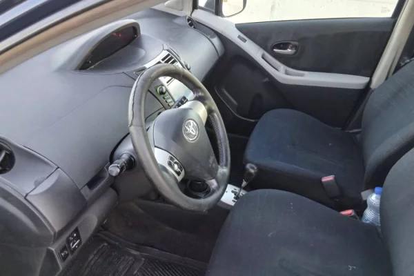 Makina ne shitje ne Durres, Toyota, 2006 Diesel,Kambio Automatik Pagesa 4,300  Euro.