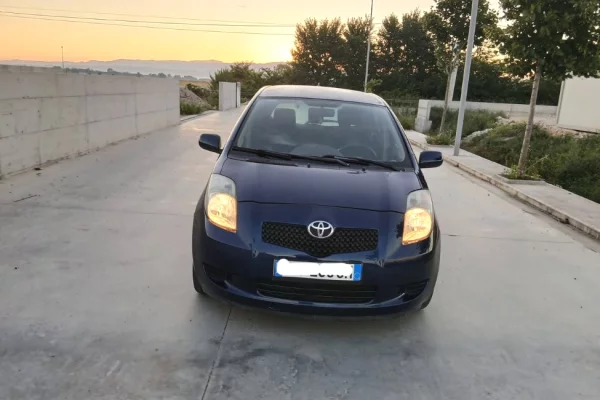 Makina ne shitje ne Durres, Toyota, 2006 Diesel,Kambio Automatik Pagesa 4,300  Euro.