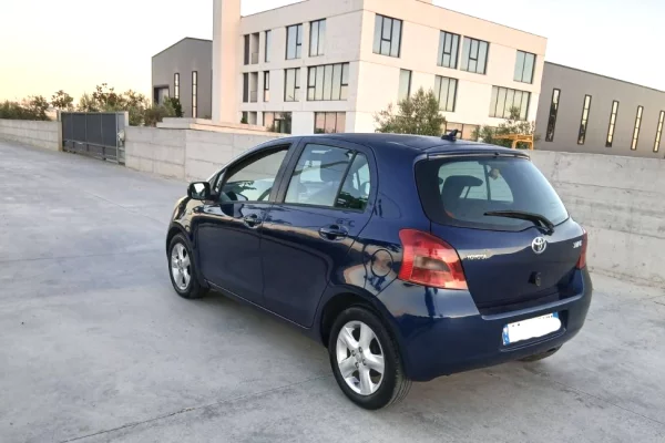 Makina ne shitje ne Durres, Toyota, 2006 Diesel,Kambio Automatik Pagesa 4,300  Euro.